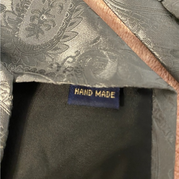 Elegant Gray Paisley Men's Tie - Picture 7 of 7